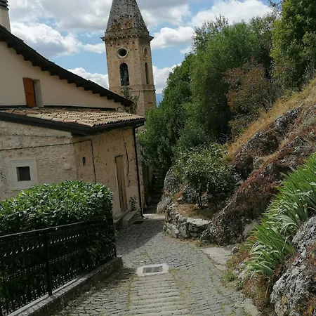 Δωμάτια σε οικογενειακή κατοικία Arcem Calascio