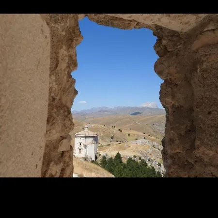 Arcem Δωμάτια σε οικογενειακή κατοικία Calascio